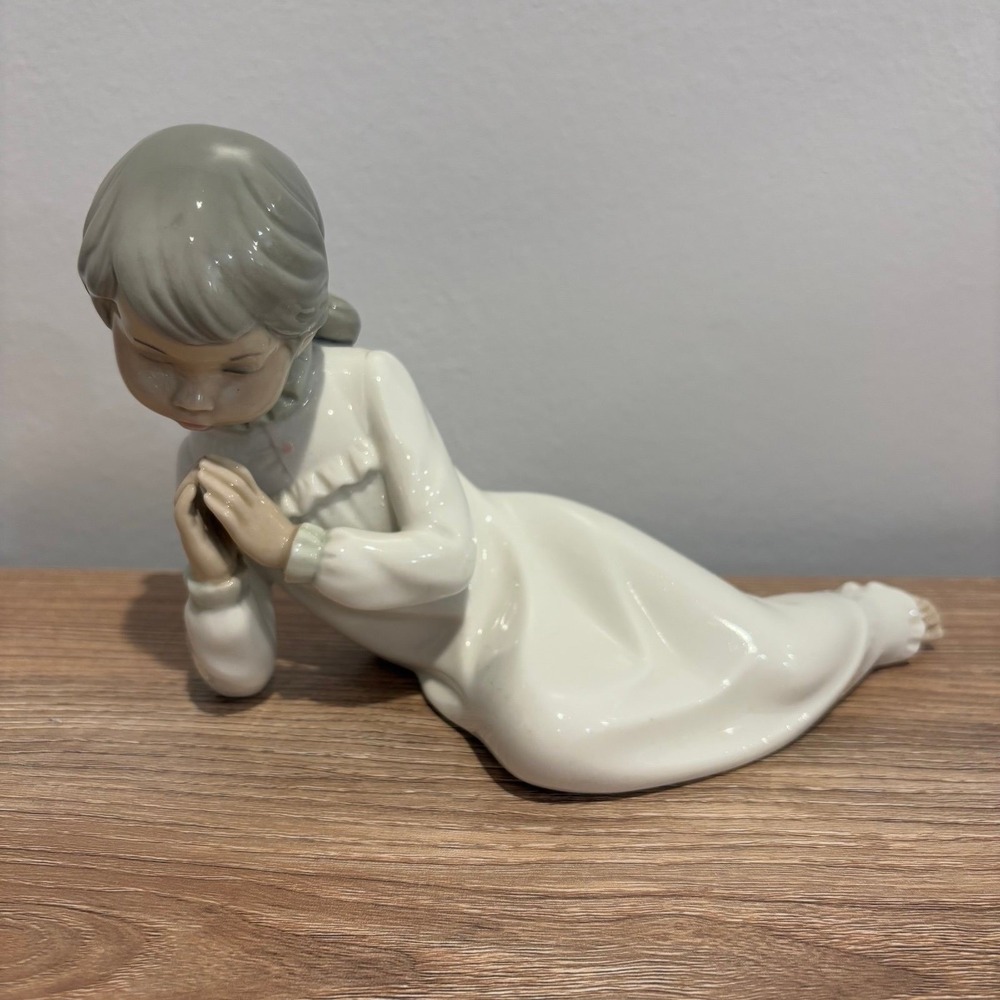 Zaphir Porcelain Figurine Girl Praying Bedtime Prayer